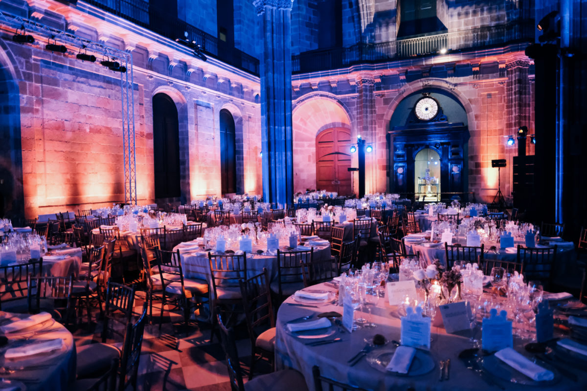 Espectacular parada de mesa de cena de Gala